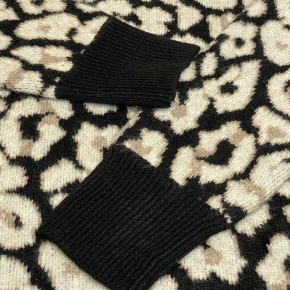 Vince Camuto NWT leopard/ cheetah animal print crew neck sweater size M - Picture 3 of 16